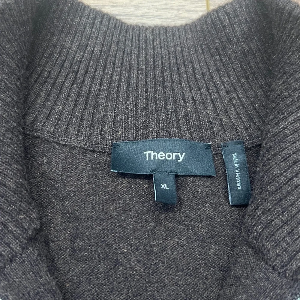 Theory hilles quarter